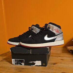 Jordan Air Mid ,killjoys 1 Black and Metallic Silver Sneakers